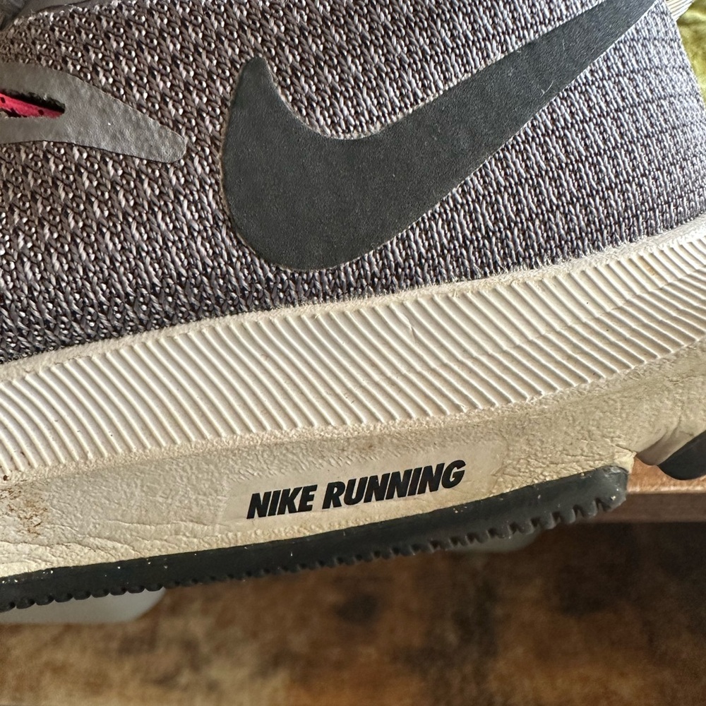 Nike Women Sz 8 Quest 2‎ AA7412-003 Gray & Pink Athletic Running Shoes Sneakers - Picture 8 of 12